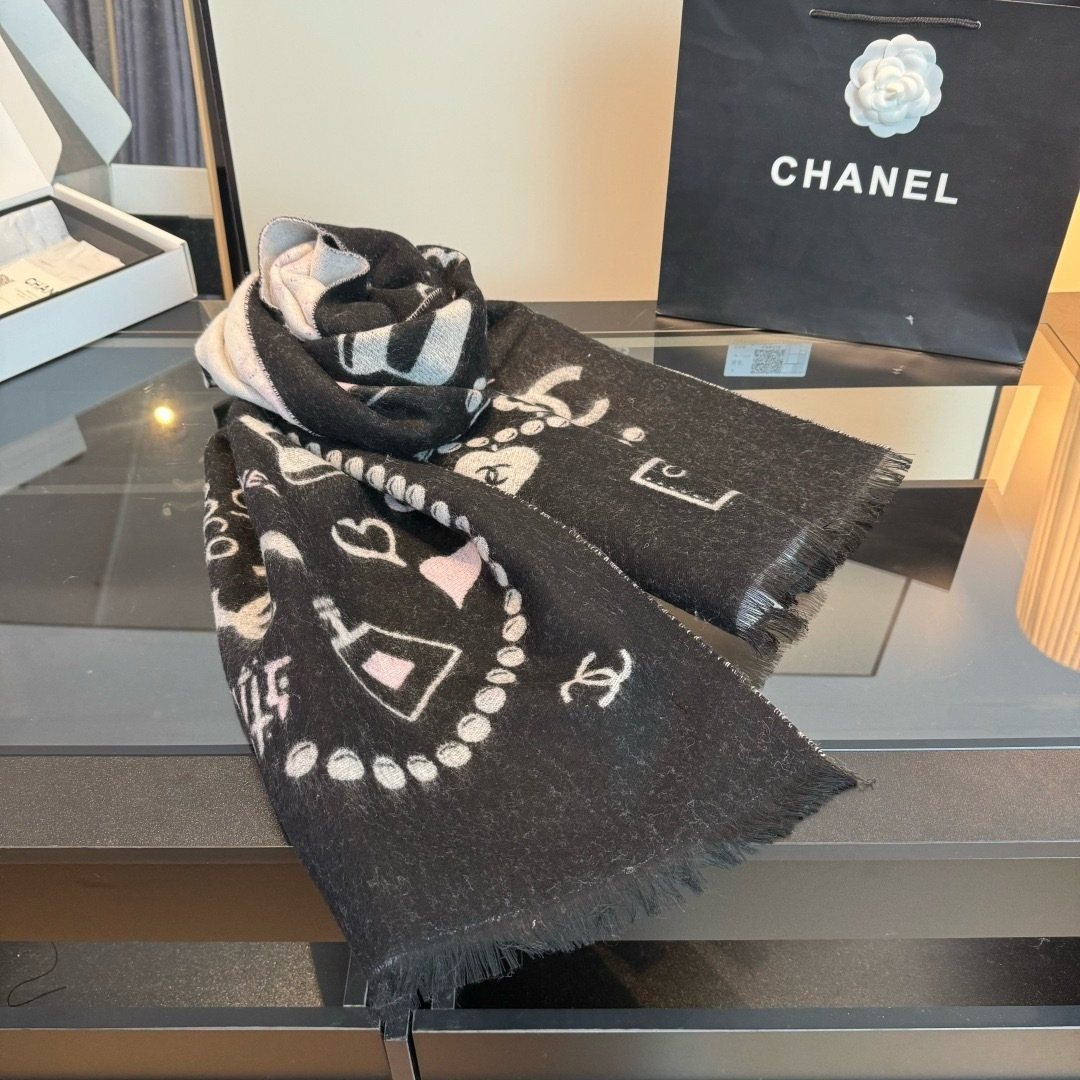 Chanel Black Pearl Motif Scarf — detail